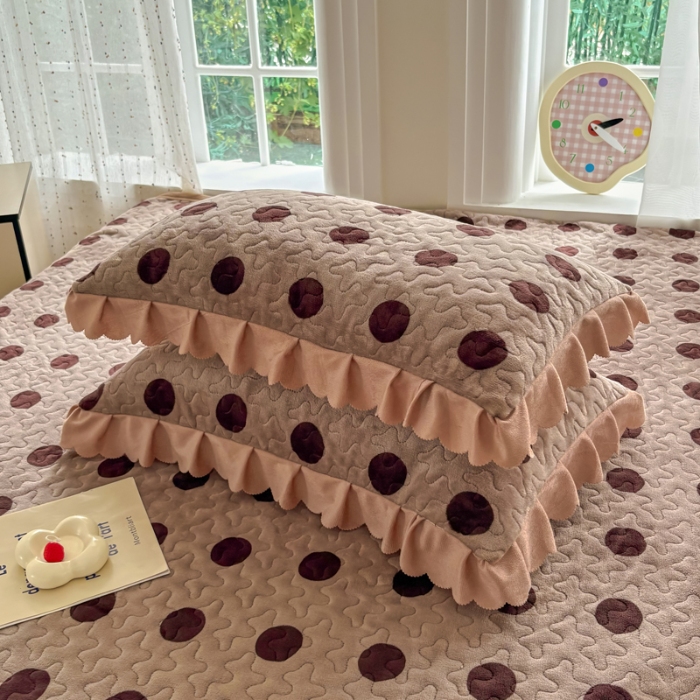 91家纺网 家纺一手货源 找家纺 2025新款牛奶绒床盖四件套床上绒四件套 圆点