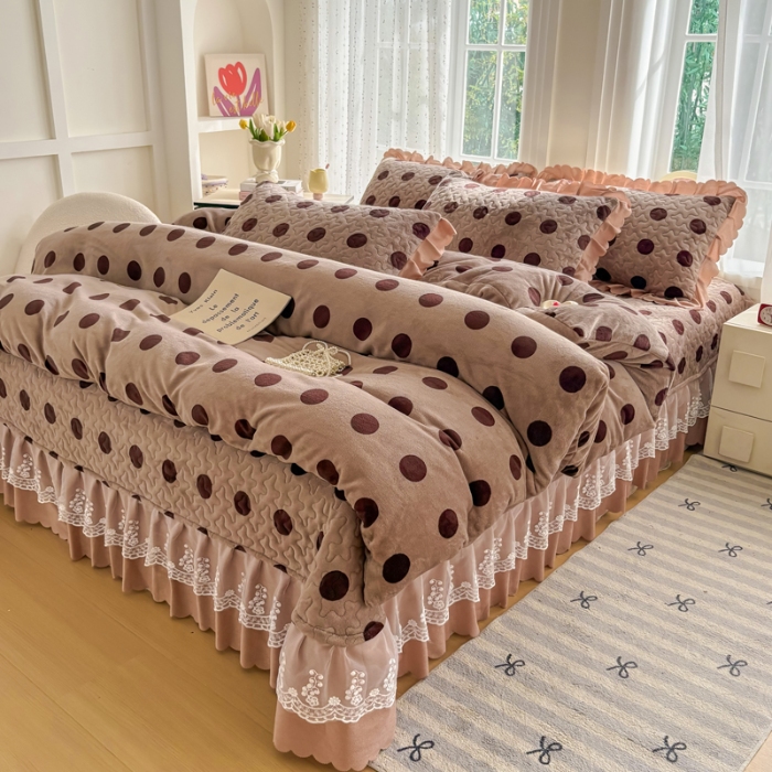 91家纺网 家纺一手货源 找家纺 2025新款牛奶绒床盖四件套床上绒四件套 圆点