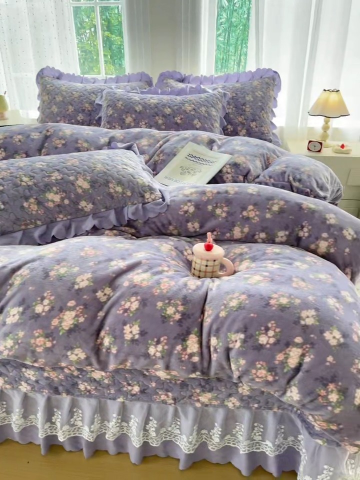 91家纺网 家纺一手货源 找家纺 2025新款牛奶绒床盖四件套床上绒四件套 手捧花