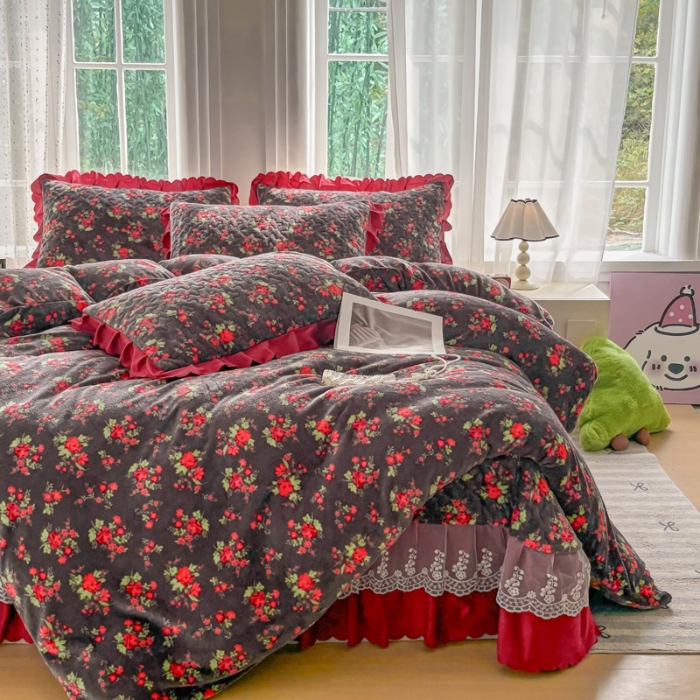 91家纺网 家纺一手货源 找家纺 2025新款牛奶绒床盖四件套床上绒四件套 红花