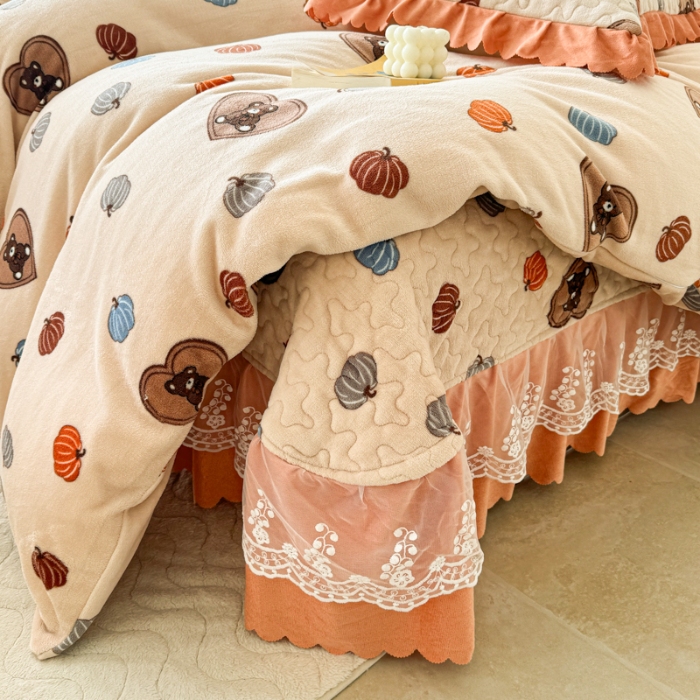 91家纺网 家纺一手货源 找家纺 2025新款牛奶绒床盖四件套床上绒四件套 爱心熊