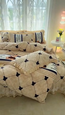 91家纺网 家纺一手货源 找家纺 2025新款牛奶绒床盖四件套床上绒四件套 小熊