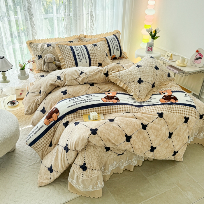 91家纺网 家纺一手货源 找家纺 2025新款牛奶绒床盖四件套床上绒四件套 小熊