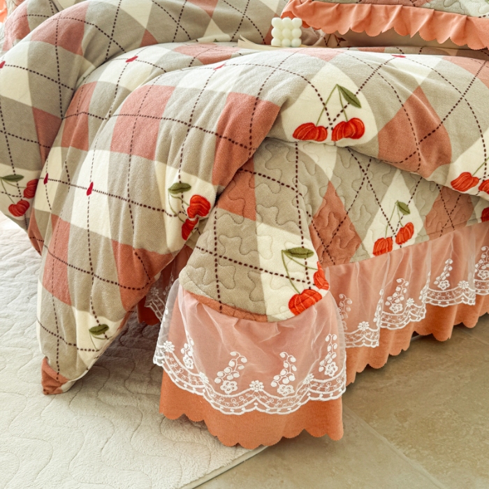 91家纺网 家纺一手货源 找家纺 2025新款牛奶绒床盖四件套床上绒四件套 橙色线条