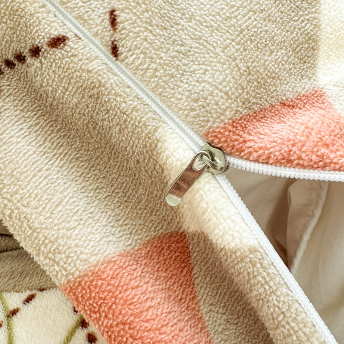 91家纺网 家纺一手货源 找家纺 2025新款牛奶绒床盖四件套床上绒四件套 橙色线条