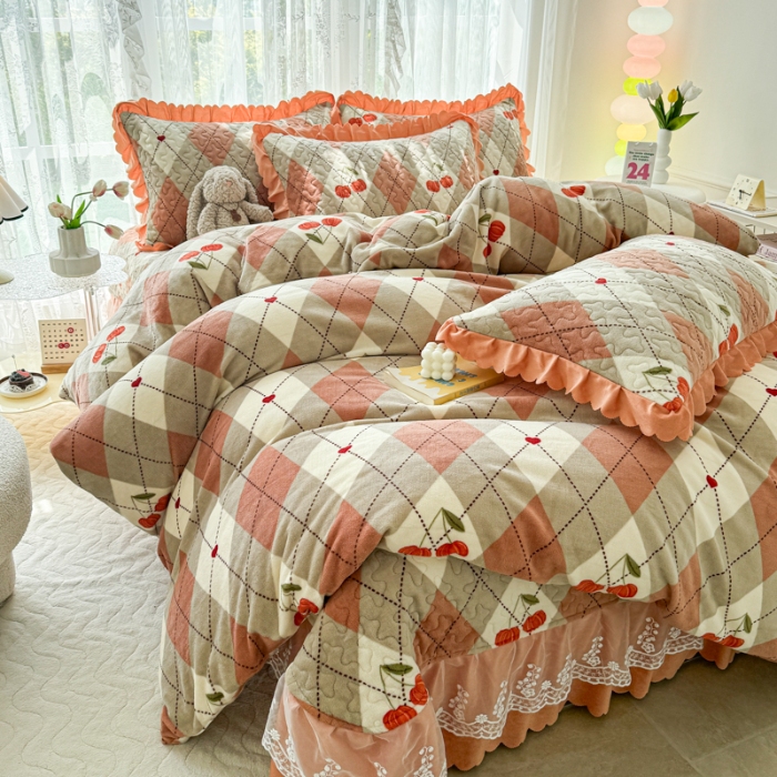 91家纺网 家纺一手货源 找家纺 2025新款牛奶绒床盖四件套床上绒四件套 橙色线条