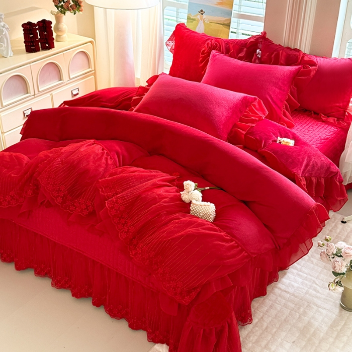 91家纺网 家纺一手货源 找家纺 （总）苏米娜2025秋冬新款230g法式公主风全消光牛奶绒床裙款四件套纯色蕾丝花边刺绣床盖款四件套