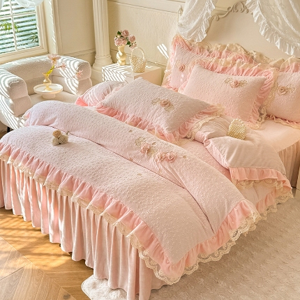 2025苏米娜360g全消光牛奶绒工艺款蕾丝盘花立体雕花绒牛奶绒四件套刺绣绣花套件 温婉-珍珠粉