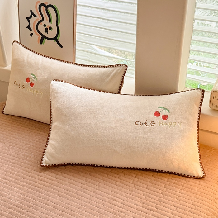 91家纺网 家纺一手货源 找家纺 苏米娜家纺2025新款230g全消光大版卡通牛奶绒兔毛贴布绣花四件套可爱卡通男孩女孩法莱绒被套三件套  可爱布布  