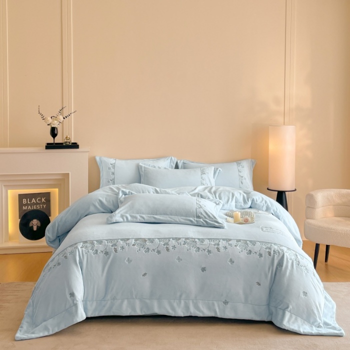 91家纺网 家纺一手货源 找家纺 （总）控价 2025新款 专版花型 高克重9.2斤A类全消光刺绣牛奶绒四件套床盖款-花意浓