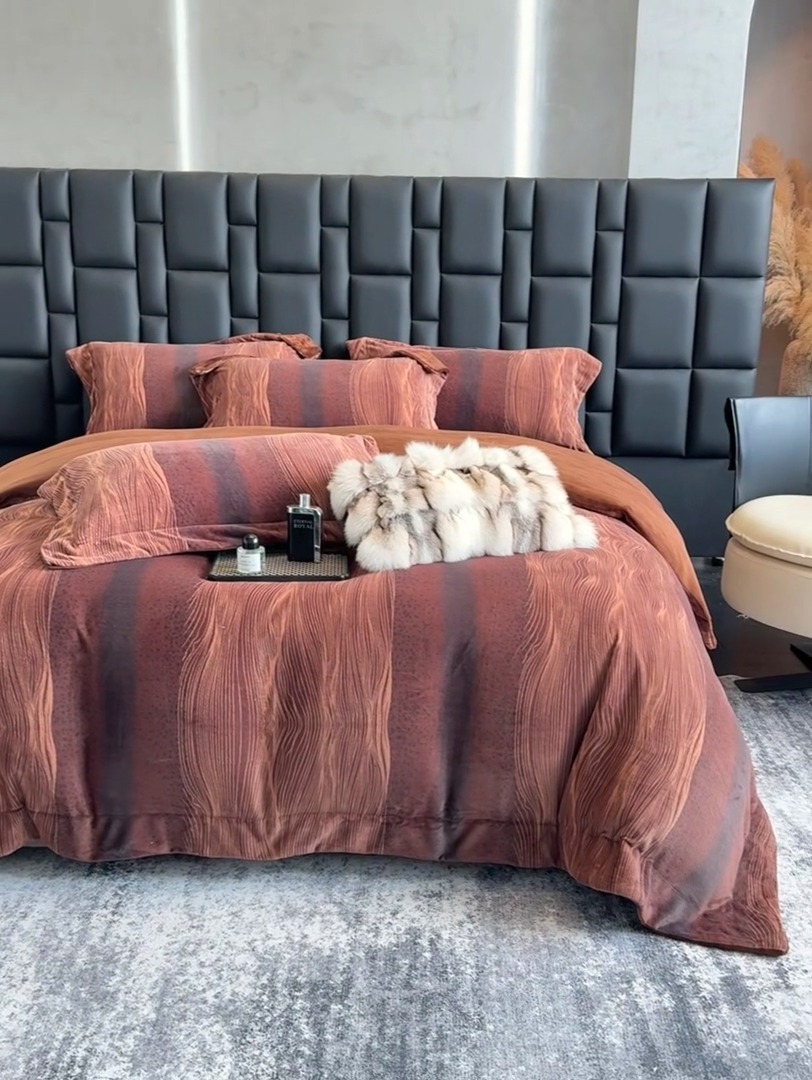 91家纺网 家纺一手货源 找家纺 （总）控价 2025新款  专版花型 高克重全消光A类数码印花牛奶绒四件套床盖款-情怀直播首选