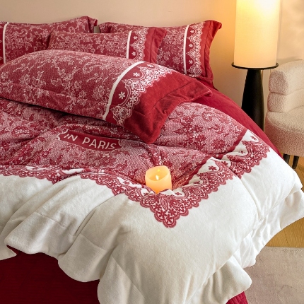 91家纺网 家纺一手货源 找家纺 （总）控价 2025新款 专版花型 高克重240克A类全消光数码印花牛奶绒四件套床盖款-恋语