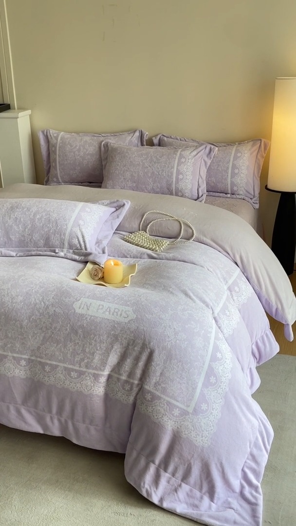 91家纺网 家纺一手货源 找家纺 （总）控价 2025新款 专版花型 高克重240克A类全消光数码印花牛奶绒四件套床盖款-恋语