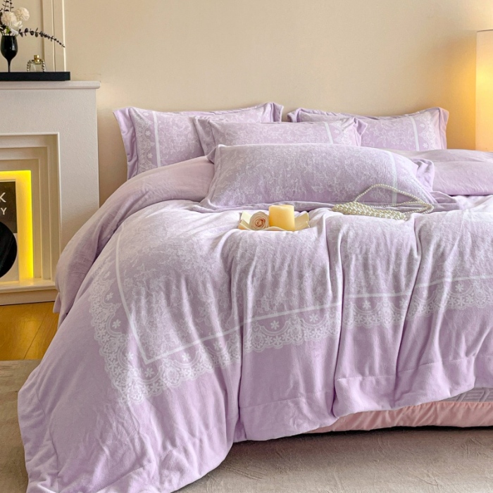 91家纺网 家纺一手货源 找家纺 （总）控价 2025新款 专版花型 高克重240克A类全消光数码印花牛奶绒四件套床盖款-恋语