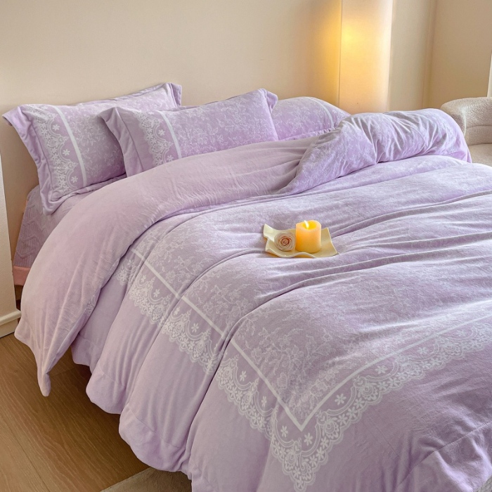 91家纺网 家纺一手货源 找家纺 （总）控价 2025新款 专版花型 高克重240克A类全消光数码印花牛奶绒四件套床盖款-恋语