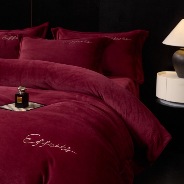 91家纺网 家纺一手货源 找家纺 （总）控价 2025新款 床盖款高克重13斤全消光A类刺绣牛奶绒四件套-赫本