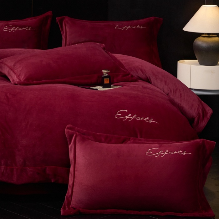 91家纺网 家纺一手货源 找家纺 （总）控价 2025新款 床盖款高克重13斤全消光A类刺绣牛奶绒四件套-赫本