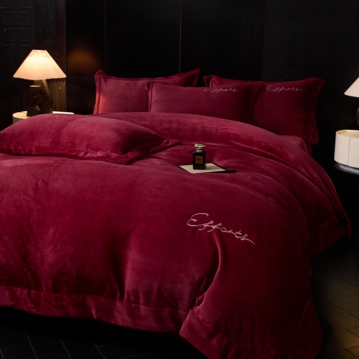 91家纺网 家纺一手货源 找家纺 （总）控价 2025新款 床盖款高克重13斤全消光A类刺绣牛奶绒四件套-赫本