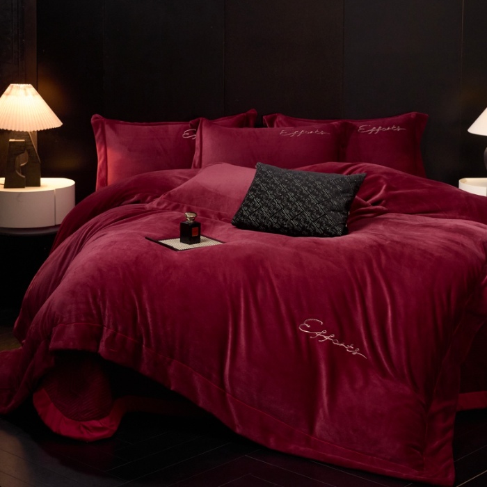 91家纺网 家纺一手货源 找家纺 （总）控价 2025新款 床盖款高克重13斤全消光A类刺绣牛奶绒四件套-赫本