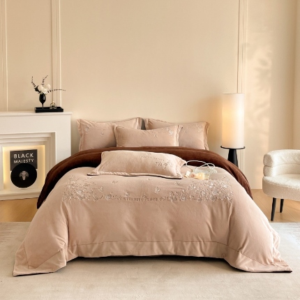 91家纺网 家纺一手货源 找家纺 （总）2025新款专版花型 直播爆款 床盖款240克全消光A类刺绣牛奶绒四件套-浮生若梦 