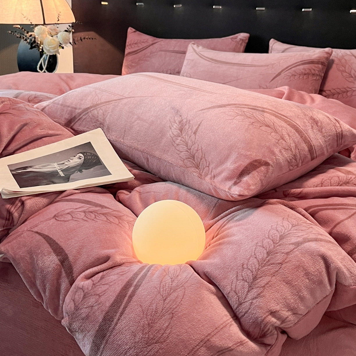 91家纺网 家纺一手货源 找家纺 （总）经年 2025新款 专版花型 牛奶绒四件套  - 风吹麦香