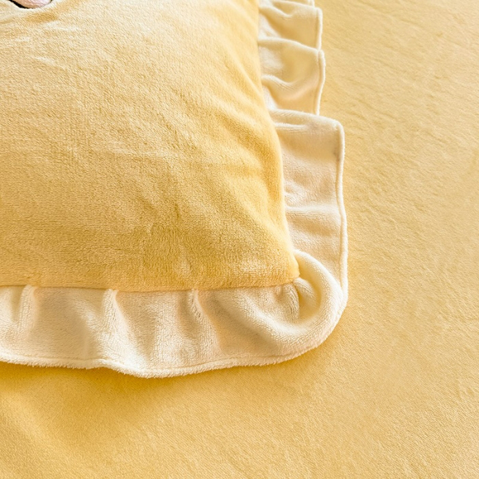 91家纺网 家纺一手货源 找家纺 苏米娜家纺2025新款230g全消光大版卡通牛奶绒兔毛贴布绣花四件套可爱卡通男孩女孩法莱绒被套三件套 可爱兔-暖黄 