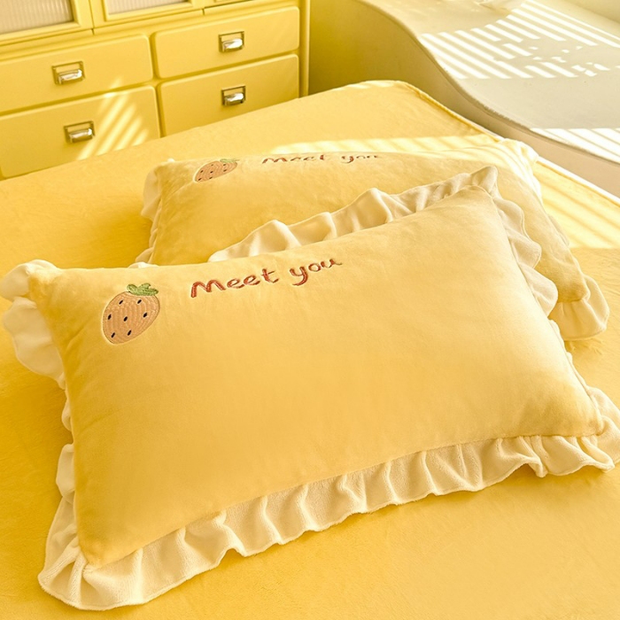 91家纺网 家纺一手货源 找家纺 苏米娜家纺2025新款230g全消光大版卡通牛奶绒兔毛贴布绣花四件套可爱卡通男孩女孩法莱绒被套三件套 可爱兔-暖黄 