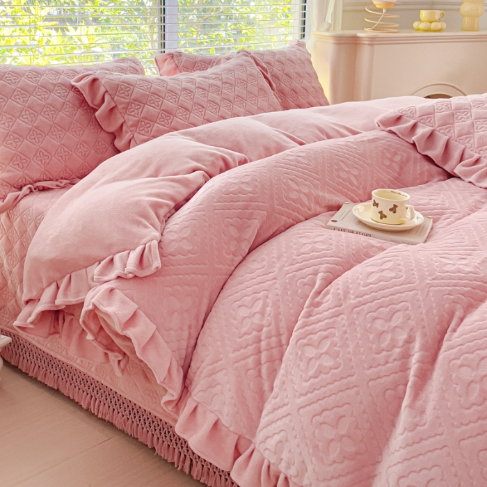 91家纺网 家纺一手货源 找家纺 （总）佰诗特 牛奶绒夹棉流苏单床盖 立体浮雕花绒单品被套三件套床盖四件套保暖套件