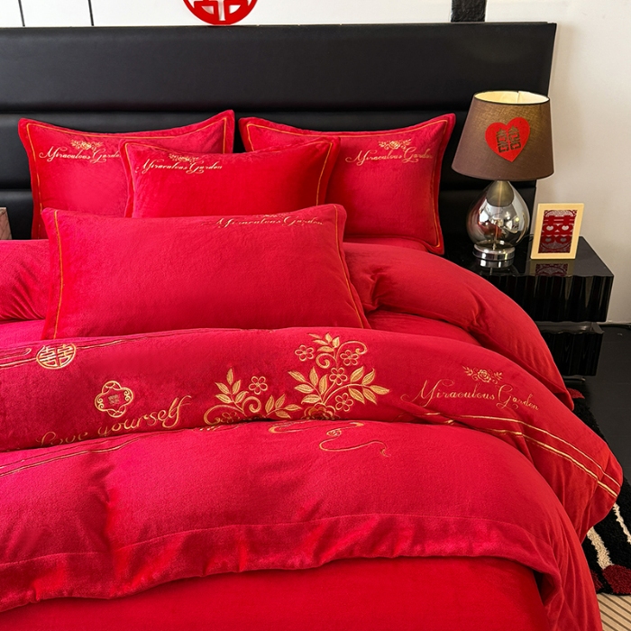 91家纺网 家纺一手货源 找家纺 2025秋冬新款高克重9斤全消光牛奶绒大红结婚婚庆四件套大红色龙凤刺绣婴儿绒绒四件套（含精美手提袋） 倾城