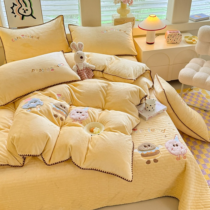91家纺网 家纺一手货源 找家纺 苏米娜家纺2025新款230g全消光大版卡通牛奶绒兔毛贴布绣花四件套可爱卡通男孩女孩法莱绒被套三件套   好伙伴  