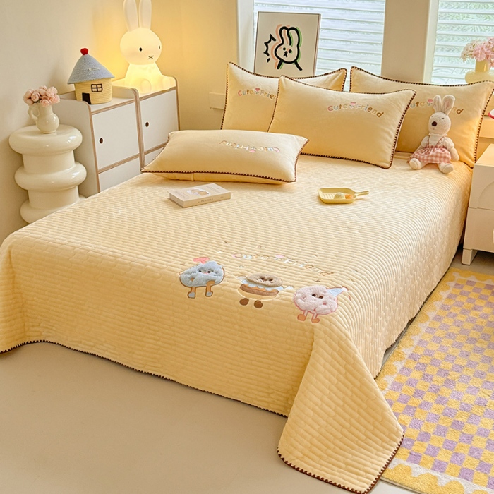 91家纺网 家纺一手货源 找家纺 苏米娜家纺2025新款230g全消光大版卡通牛奶绒兔毛贴布绣花四件套可爱卡通男孩女孩法莱绒被套三件套   好伙伴  