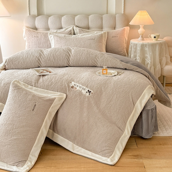 91家纺网 家纺一手货源 找家纺 （总）苏米娜2025年新款全消光加厚牛奶绒轻奢简约床盖款四件套-雅致系列