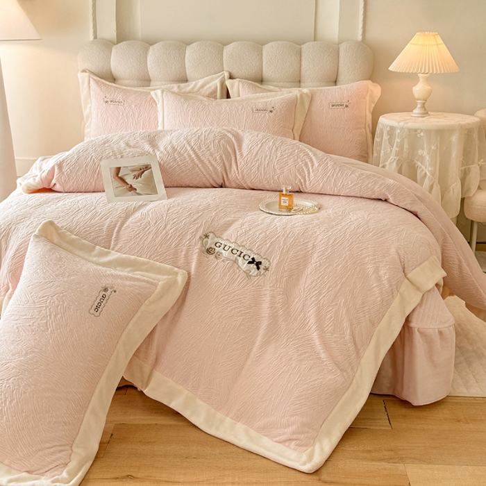91家纺网 家纺一手货源 找家纺 苏米娜2025年新款全消光加厚牛奶绒轻奢简约床盖款四件套-雅致系列 雅致-粉黛