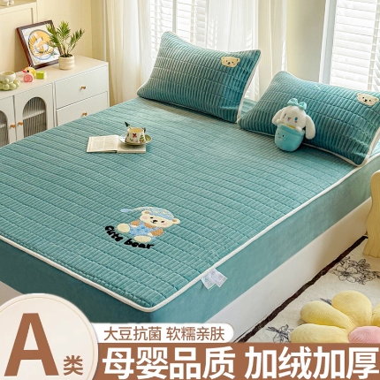 91家纺网 家纺一手货源 找家纺 （总）【专版】新款高克重牛奶绒夹棉床笠 加厚刺绣花床罩保护套席梦思防尘全包床罩 秋冬加棉床笠保暖防滑床垫子三件套