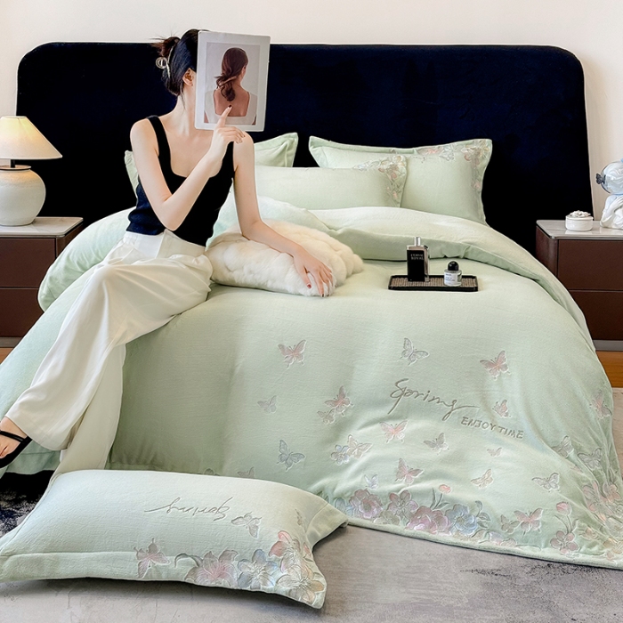 91家纺网 家纺一手货源 找家纺 （总）高档手提包9斤重超厚绵密慕斯有肌氧绒刺绣四件套秋冬加厚保暖牛奶绒宝宝绒床上用品