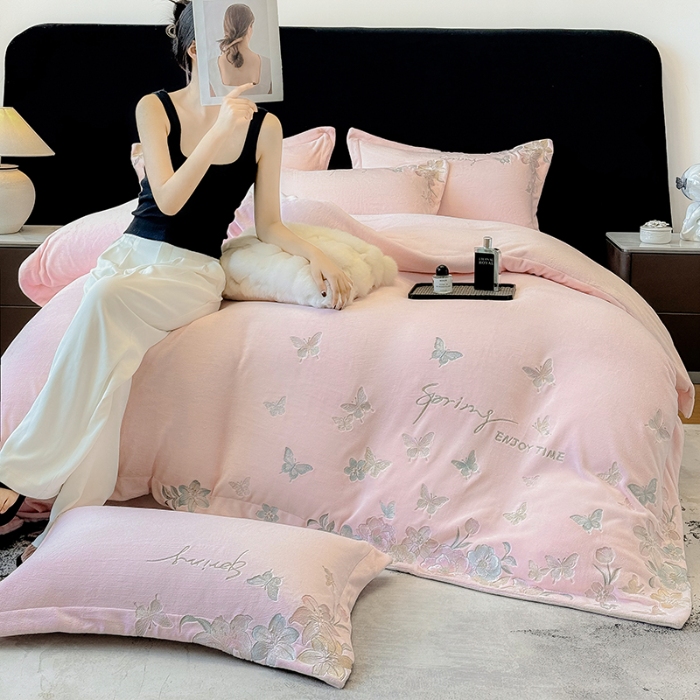 91家纺网 家纺一手货源 找家纺 （总）高档手提包9斤重超厚绵密慕斯有肌氧绒刺绣四件套秋冬加厚保暖牛奶绒宝宝绒床上用品