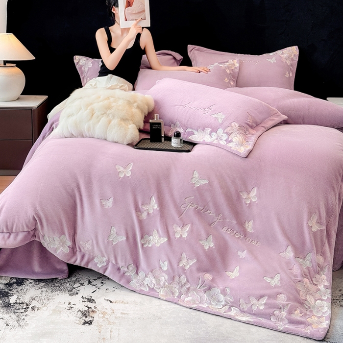 91家纺网 家纺一手货源 找家纺 高档手提包9斤重超厚绵密慕斯有肌氧绒刺绣四件套秋冬加厚保暖牛奶绒宝宝绒床上用品 豆沙紫-绒蝶屿-A类绵密慕斯有肌氧绒