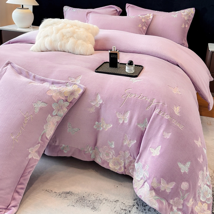 91家纺网 家纺一手货源 找家纺 高档手提包9斤重超厚绵密慕斯有肌氧绒刺绣四件套秋冬加厚保暖牛奶绒宝宝绒床上用品 豆沙紫-绒蝶屿-A类绵密慕斯有肌氧绒