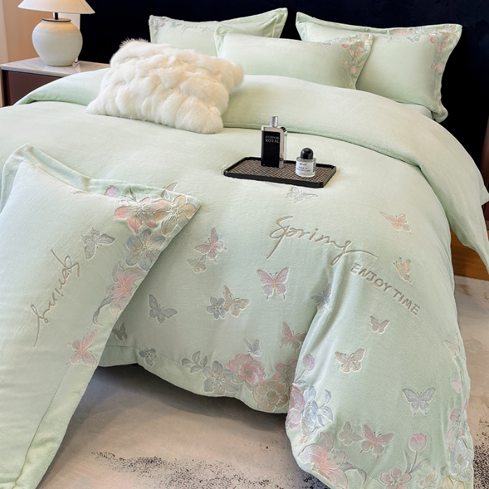 91家纺网 家纺一手货源 找家纺 高档手提包9斤重超厚绵密慕斯有肌氧绒刺绣四件套秋冬加厚保暖牛奶绒宝宝绒床上用品 清新绿-绒蝶屿-A类绵密慕斯有肌氧绒