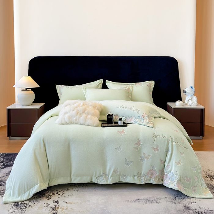 91家纺网 家纺一手货源 找家纺 高档手提包9斤重超厚绵密慕斯有肌氧绒刺绣四件套秋冬加厚保暖牛奶绒宝宝绒床上用品 清新绿-绒蝶屿-A类绵密慕斯有肌氧绒