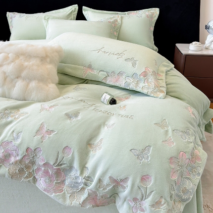 高档手提包9斤重超厚绵密慕斯有肌氧绒刺绣四件套秋冬加厚保暖牛奶绒宝宝绒床上用品 清新绿-绒蝶屿-A类绵密慕斯有肌氧绒