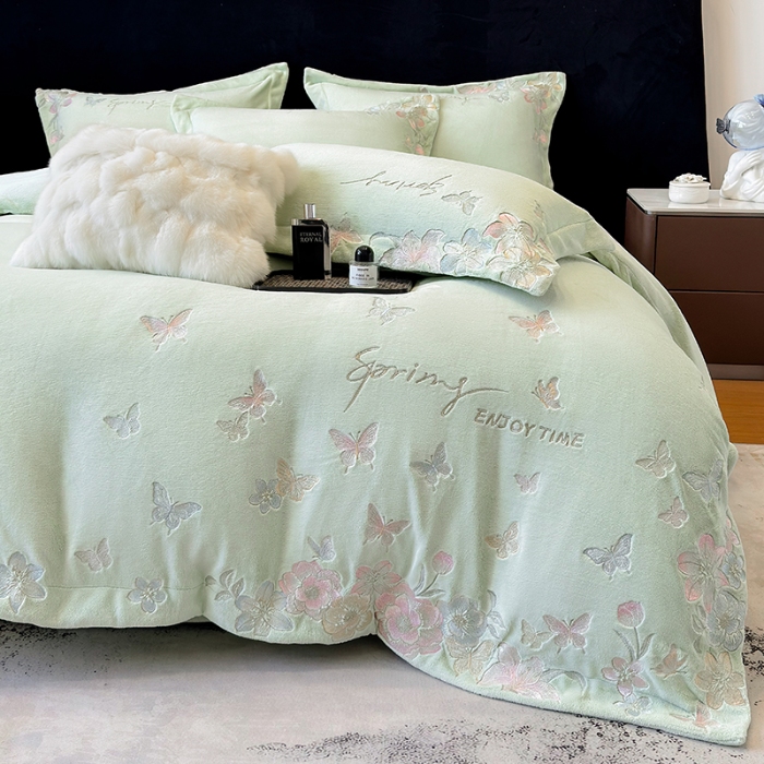 91家纺网 家纺一手货源 找家纺 高档手提包9斤重超厚绵密慕斯有肌氧绒刺绣四件套秋冬加厚保暖牛奶绒宝宝绒床上用品 清新绿-绒蝶屿-A类绵密慕斯有肌氧绒