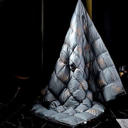 91家纺网 家纺一手货源 找家纺 （总）抗日家纺 专版新品羽绒被壳 高密银丝苏绣提花工艺款羽绒被 千禧之约