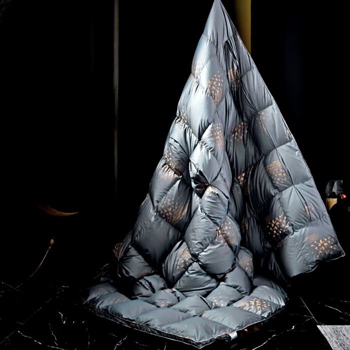 91家纺网 家纺一手货源 找家纺 （总）抗日家纺 专版新品羽绒被壳 高密银丝苏绣提花工艺款羽绒被 千禧之约