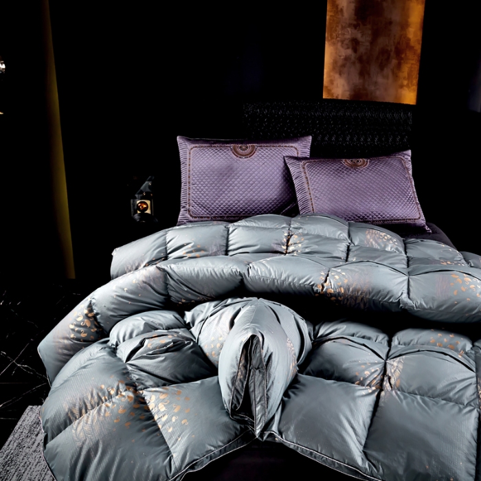 91家纺网 家纺一手货源 找家纺 抗日家纺 专版新品羽绒被壳 高密银丝苏绣提花工艺款羽绒被 千禧之约 蓝金