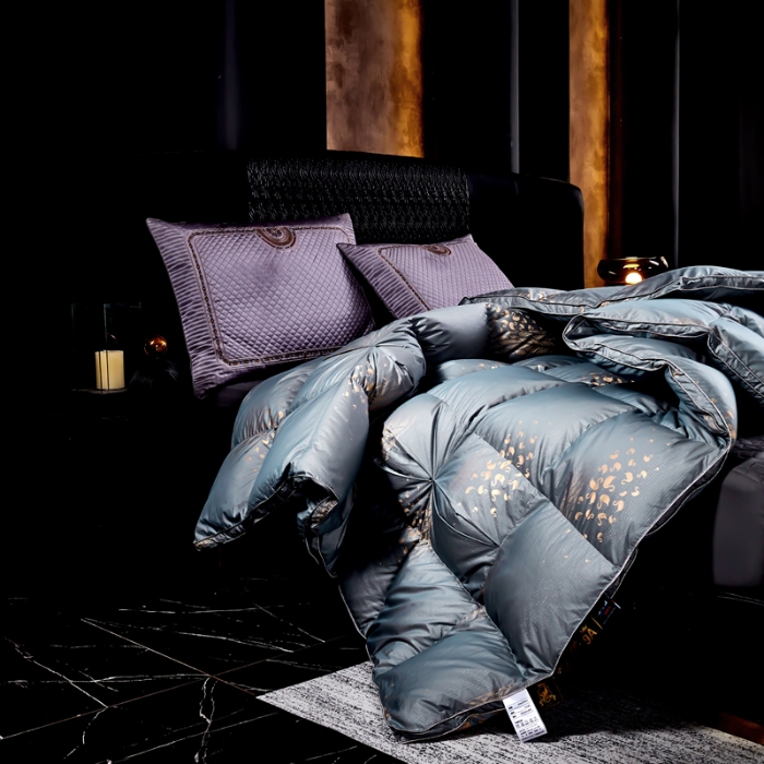 91家纺网 家纺一手货源 找家纺 抗日家纺 专版新品羽绒被壳 高密银丝苏绣提花工艺款羽绒被 千禧之约 蓝金