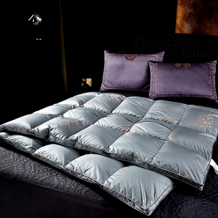91家纺网 家纺一手货源 找家纺 抗日家纺 专版新品羽绒被壳 高密银丝苏绣提花工艺款羽绒被 千禧之约 蓝金