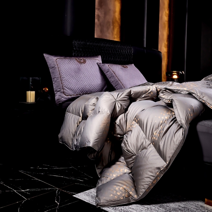 91家纺网 家纺一手货源 找家纺 抗日家纺 专版新品羽绒被壳 高密银丝苏绣提花工艺款羽绒被 千禧之约 灰金