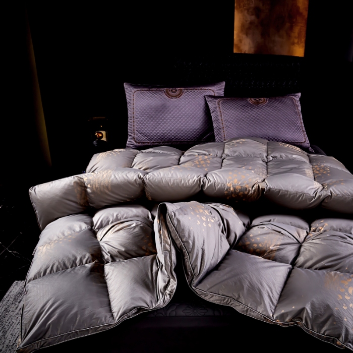 91家纺网 家纺一手货源 找家纺 抗日家纺 专版新品羽绒被壳 高密银丝苏绣提花工艺款羽绒被 千禧之约 灰金