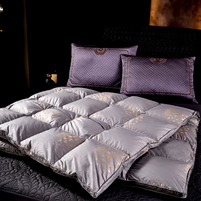 91家纺网 家纺一手货源 找家纺 抗日家纺 专版新品羽绒被壳 高密银丝苏绣提花工艺款羽绒被 千禧之约 灰金